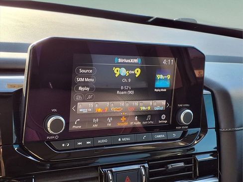 Used 2025 Nissan Pathfinder SV image 11