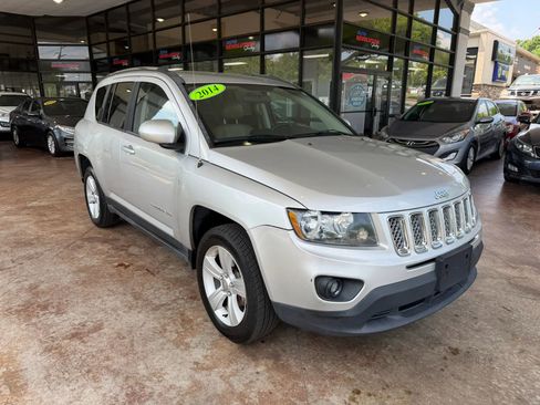 Used 2014 Jeep Compass Latitude FWD image 1