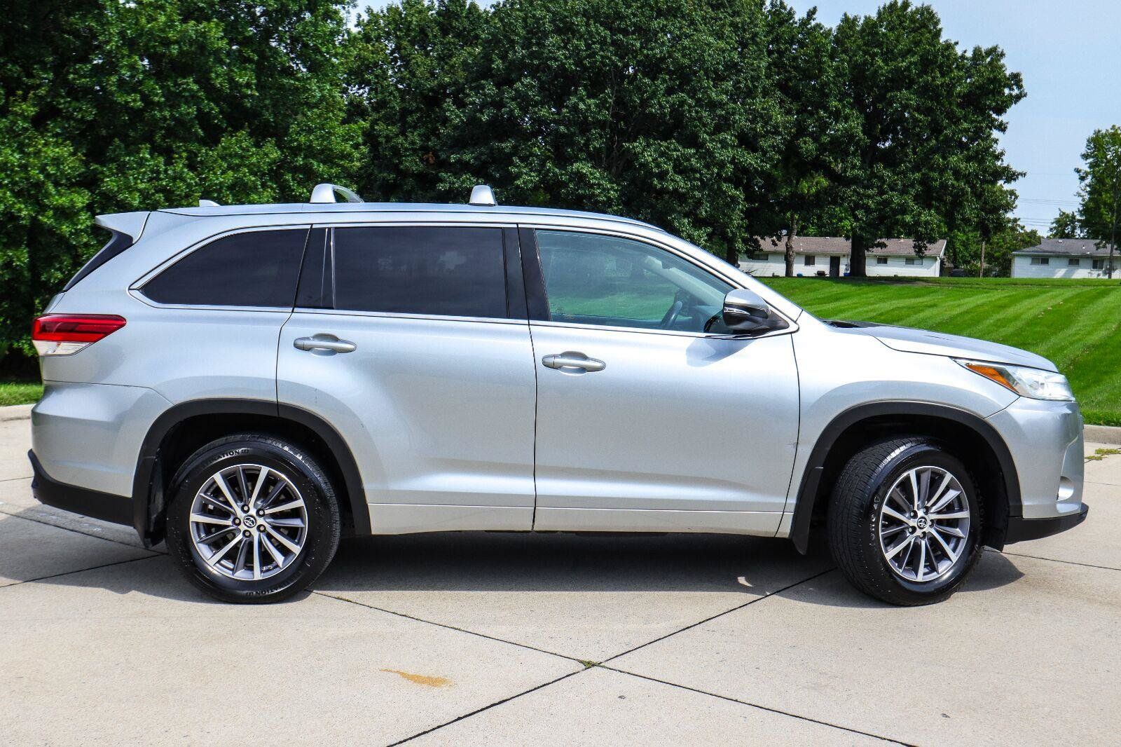 Used 2018 Toyota Highlander XLE AWD/4WD image 5