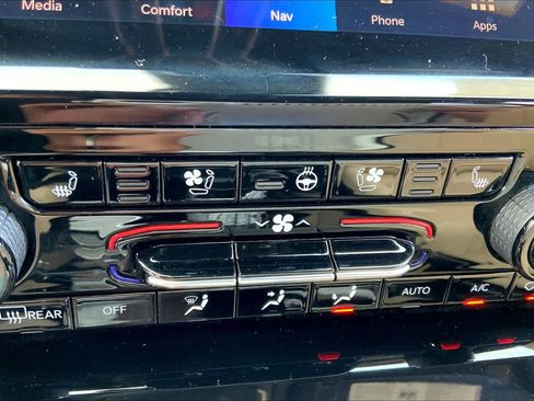 Used 2023 Jeep Grand Cherokee L Limited w/ Luxury Tech Group II AWD/4WD image 35