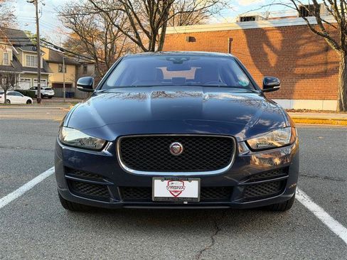Used 2017 Jaguar XE image 2
