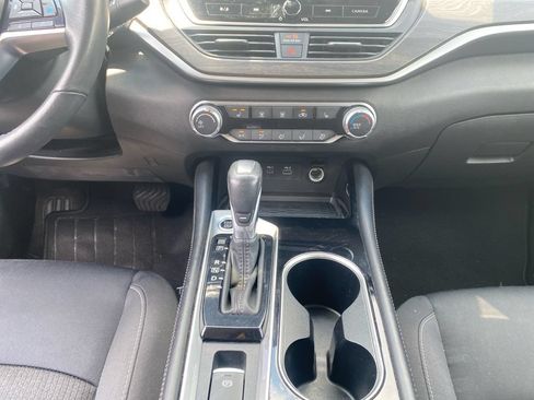 Used 2024 Nissan Altima 2.5 SV w/ SV Premium Package FWD image 11