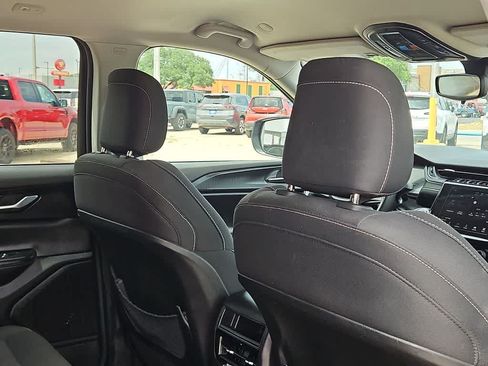 Used 2024 Jeep Grand Cherokee Laredo RWD image 17