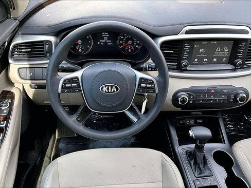 Used 2019 Kia Sorento LX image 6