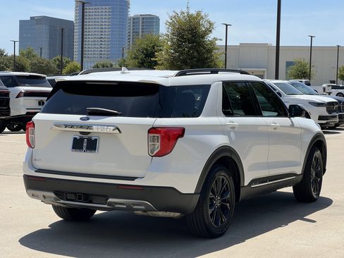 Used 2022 Ford Explorer XLT w/ Equipment Group 202A RWD image 9