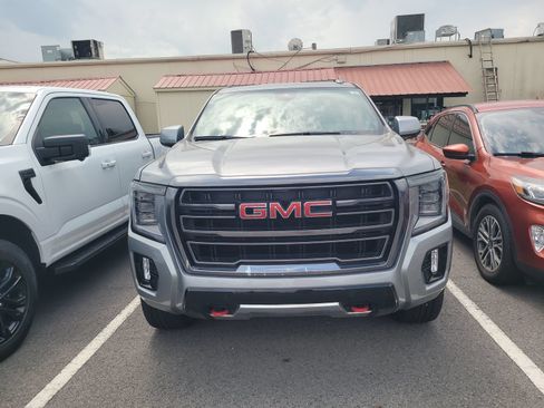 Used 2023 GMC Yukon XL AT4 AWD/4WD image 2