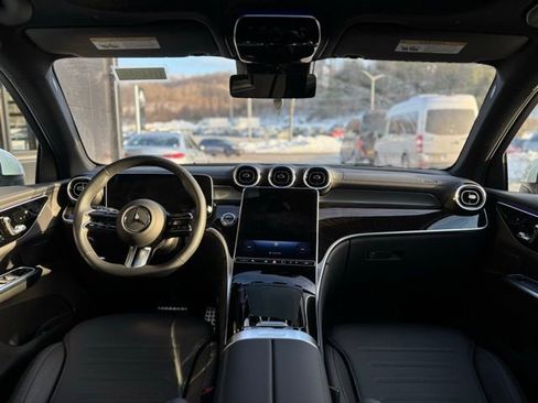 Used 2025 Mercedes-Benz GLC 300 4MATIC image 26