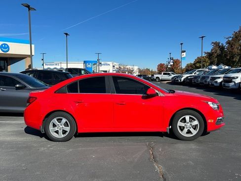 Used 2016 Chevrolet Cruze LT image 2
