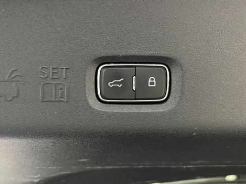 Used 2025 Ford Expedition Platinum AWD/4WD image 34