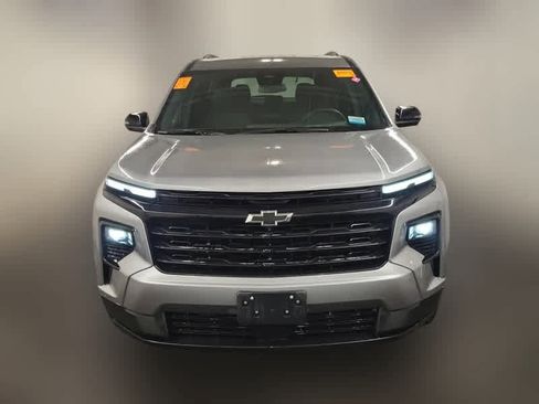 Used 2025 Chevrolet Traverse LT w/ Midnight/Sport Edition image 2