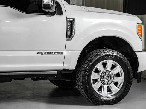 Used 2019 Ford F250 Platinum w/ Platinum Ultimate Package AWD/4WD image 7