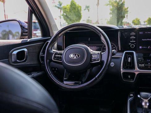 Used 2021 Kia Sorento EX FWD image 23