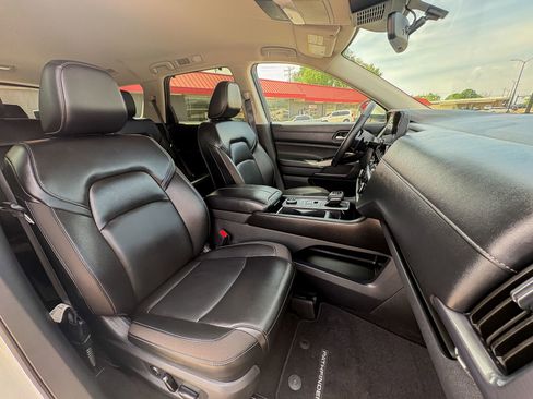 Used 2023 Nissan Pathfinder SL w/ Black Appearance Package AWD/4WD image 23
