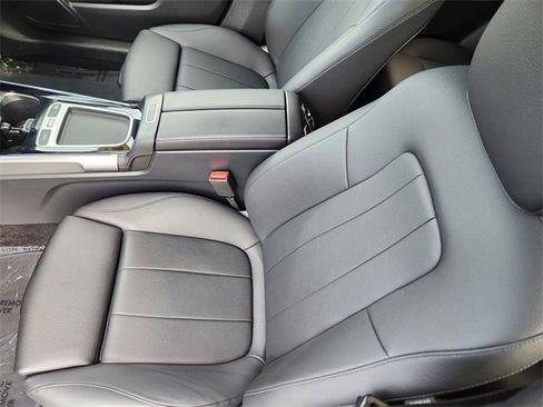 Certified 2025 Mercedes-Benz GLB 250 4MATIC image 8