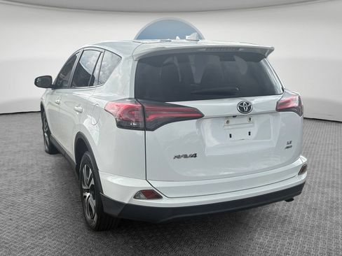Used 2018 Toyota RAV4 LE w/ Carpet Mat Package AWD/4WD image 6