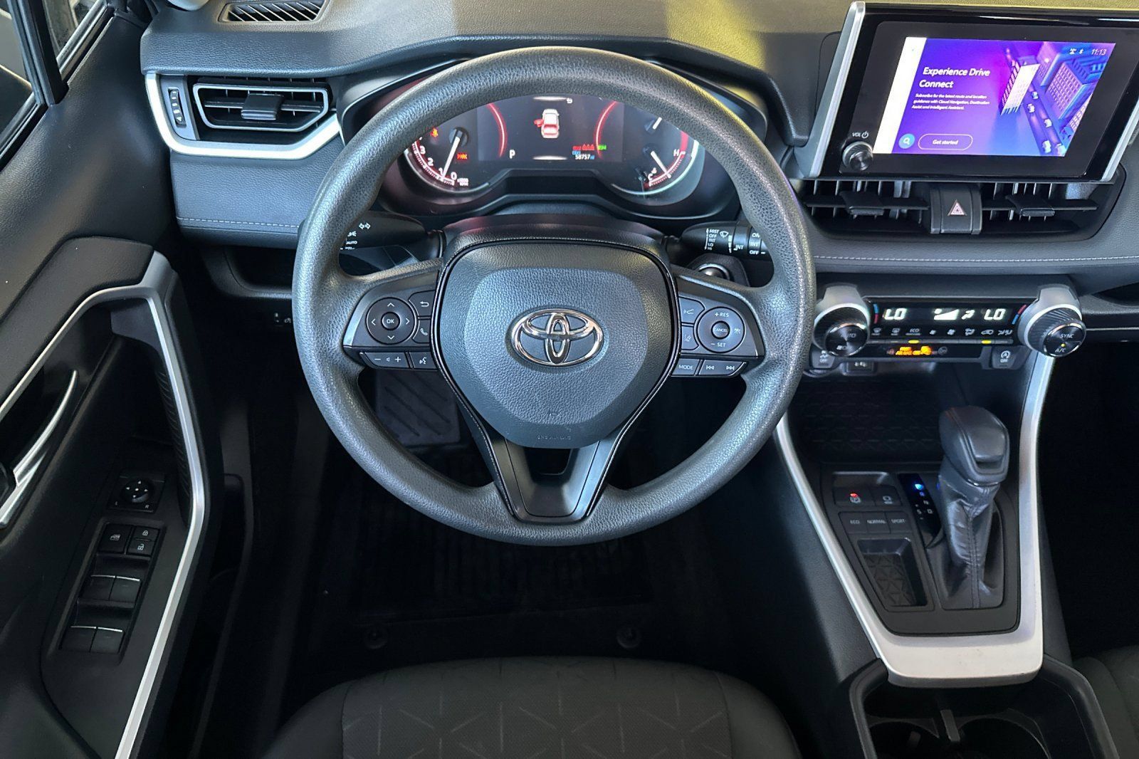 Used 2024 Toyota RAV4 XLE FWD image 15
