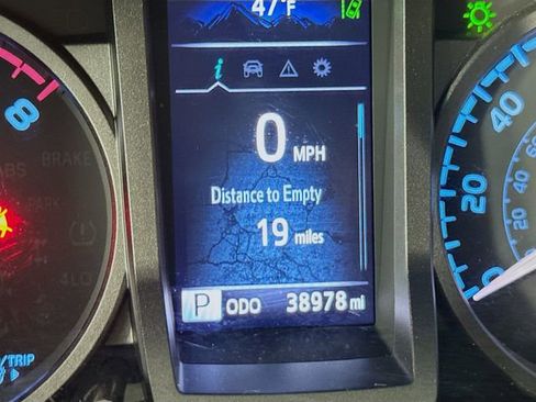 Used 2023 Toyota Tacoma TRD Off-Road image 16