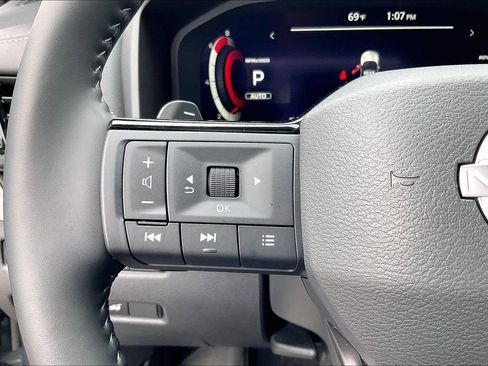 Used 2025 Nissan Rogue Platinum AWD/4WD image 27