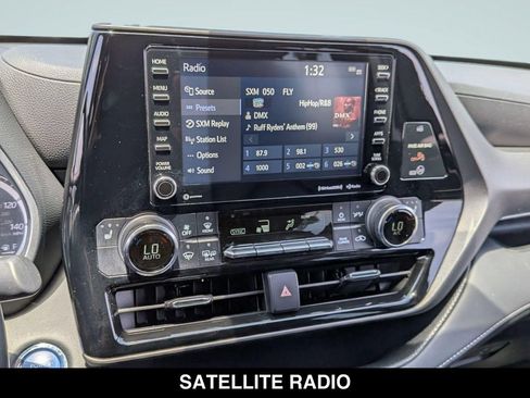 Used 2022 Toyota Highlander XLE AWD/4WD image 28