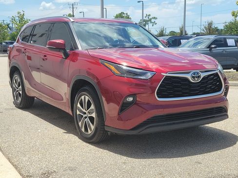Used 2021 Toyota Highlander XLE FWD image 33