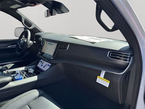 New 2026 Jeep Grand Wagoneer Summit image 14