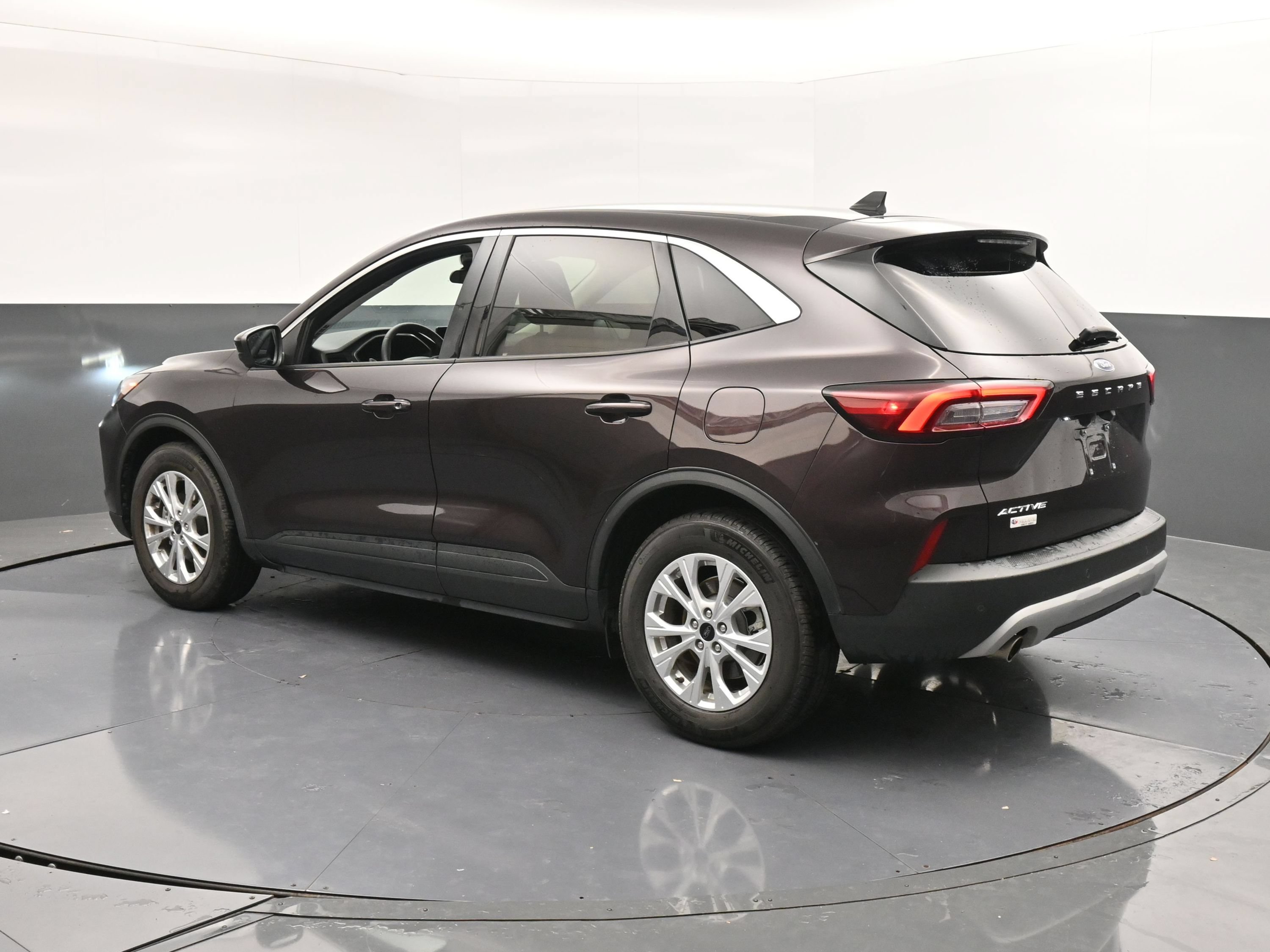 Used 2023 Ford Escape Active w/ Tech Pack #2 FWD image 6
