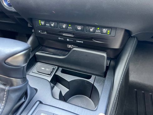 Used 2019 Lexus ES 300h Ultra Luxury w/ Accessory Package 2 FWD image 56