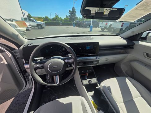 Used 2024 Hyundai Kona SEL FWD image 12