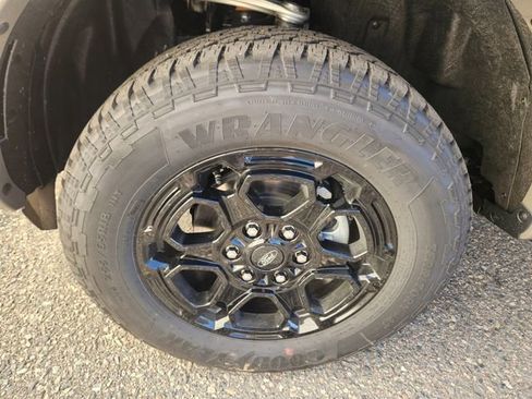 New 2025 Ford Ranger Lariat w/ Black Appearance Package image 21