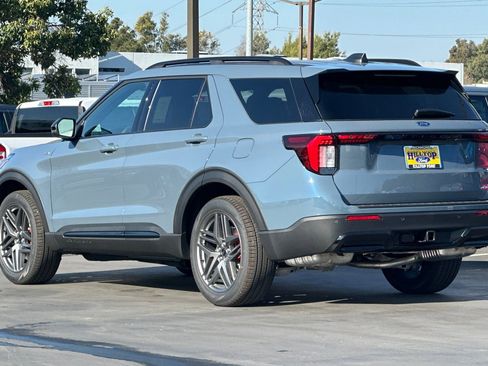 New 2026 Ford Explorer ST-Line w/ ST-Line Street Pack image 6