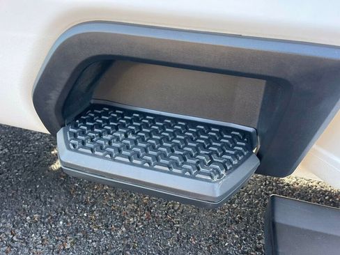 Used 2024 Chevrolet Silverado 2500 LT w/ Z71 Off-Road Package image 14