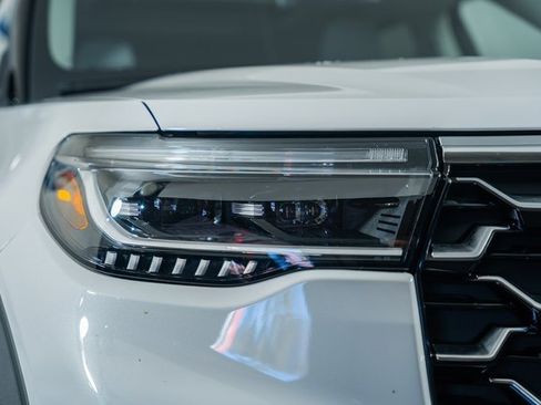 Used 2025 Ford Explorer Platinum w/ Ultimate Package image 17