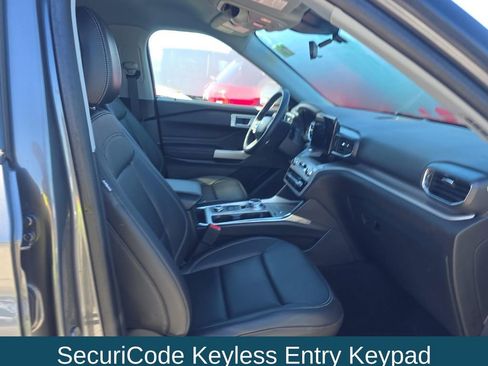 Used 2024 Ford Explorer XLT w/ Equipment Group 202A image 9