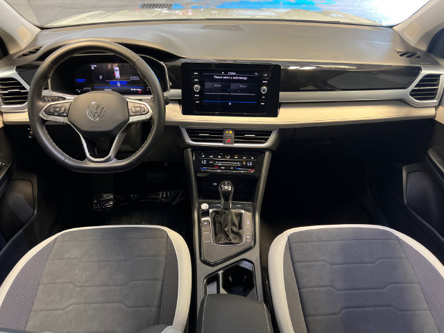 Certified 2025 Volkswagen Taos SE FWD image 18