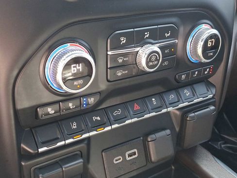 Used 2023 GMC Sierra 2500 Denali w/ Denali Ultimate Package image 19