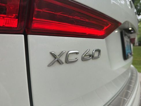 Used 2019 Volvo XC60 T5 Momentum w/ Protection Package Premier AWD/4WD image 11