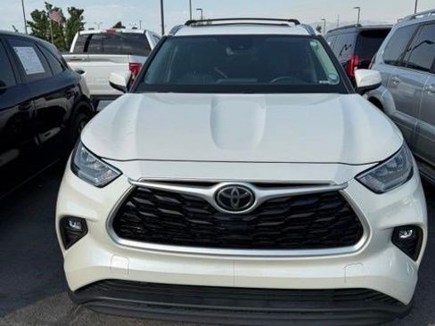 Used 2020 Toyota Highlander XLE AWD/4WD image 1