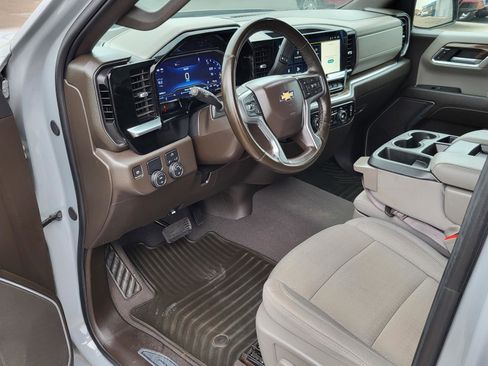 Used 2024 Chevrolet Silverado 1500 LT RWD image 15