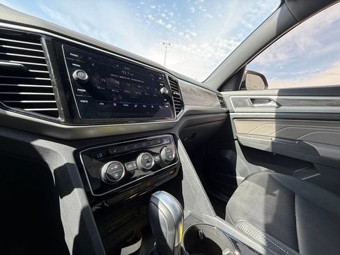 Used 2023 Volkswagen Atlas Cross Sport SE w/ Panoramic Sunroof Package FWD image 16