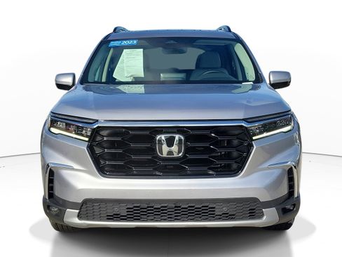 Used 2023 Honda Pilot Touring image 2