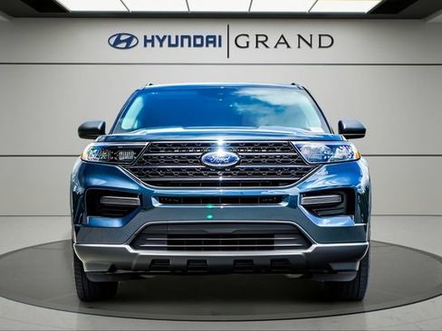 Used 2024 Ford Explorer XLT RWD image 9