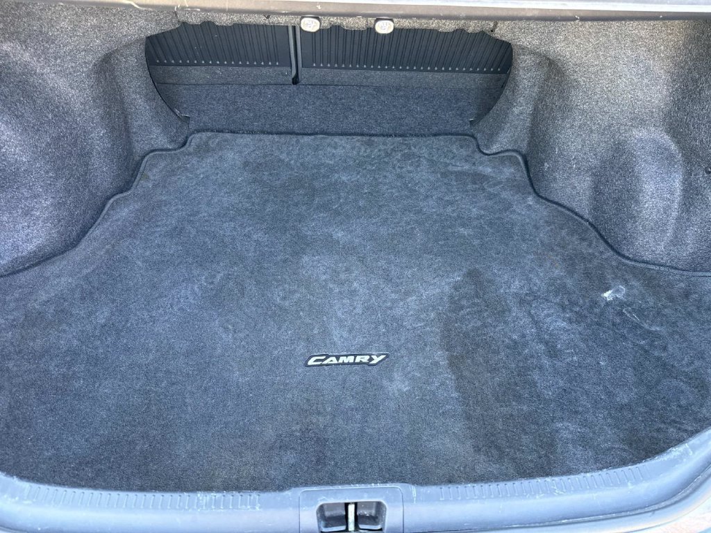 Used 2014 Toyota Camry SE w/ Leather Package FWD image 7