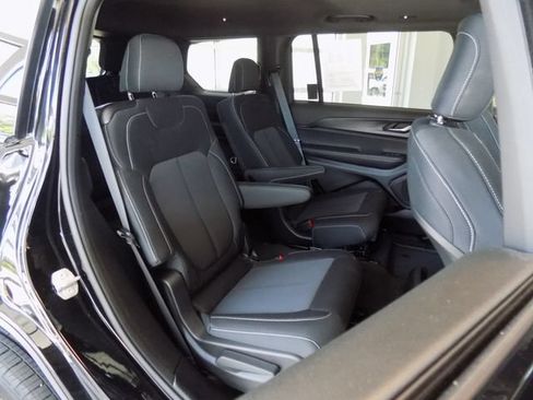 Used 2025 Jeep Grand Cherokee L Laredo RWD image 31