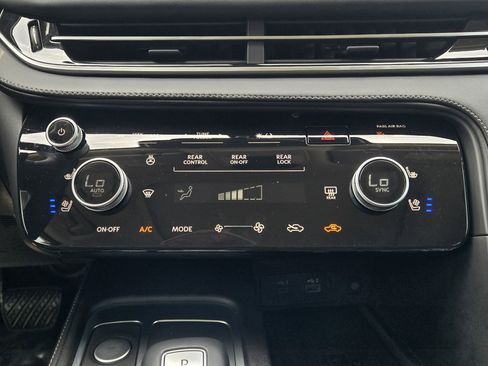 Used 2025 INFINITI QX60 Luxe w/ Vision Package FWD image 18