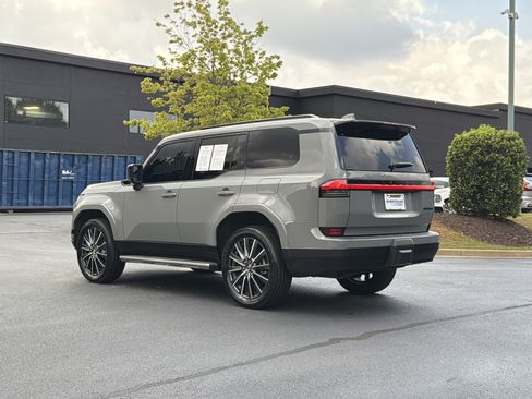 Used 2025 Lexus GX 550 w/ Accessory Package (2T) AWD/4WD image 16