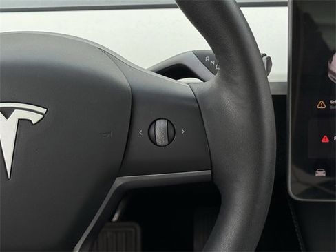 Used 2021 Tesla Model 3 Standard Range image 14