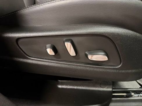 Used 2025 Cadillac XT5 Premium Luxury image 30