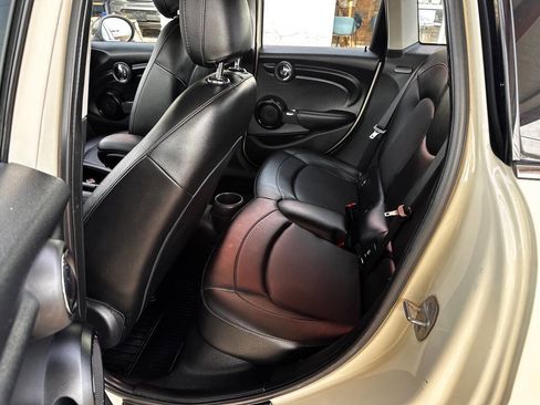 Used 2018 MINI Cooper 4-Door Hardtop image 15