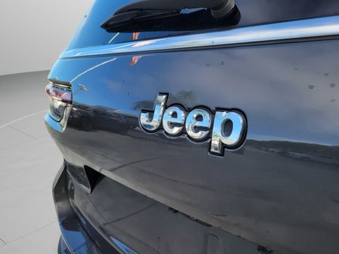 Certified 2024 Jeep Grand Cherokee L Limited RWD image 32