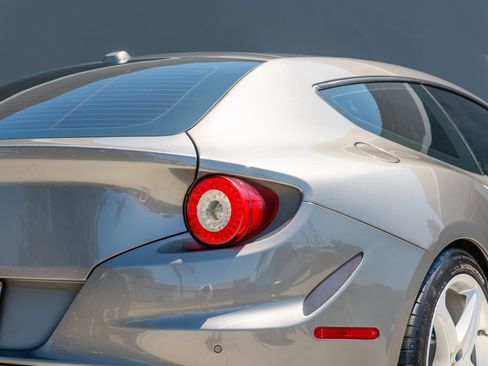 Used 2012 Ferrari FF AWD/4WD image 39